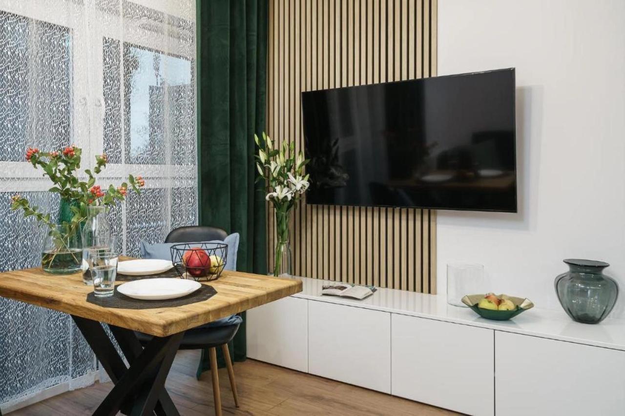 Apartamenty Na Jaworskiej วรอตซวาฟ ภายนอก รูปภาพ